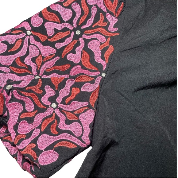 Entro Women's Black And Pink Embroidered Floral Top, Pleated Neck Size Medium - Picture 3 of 6